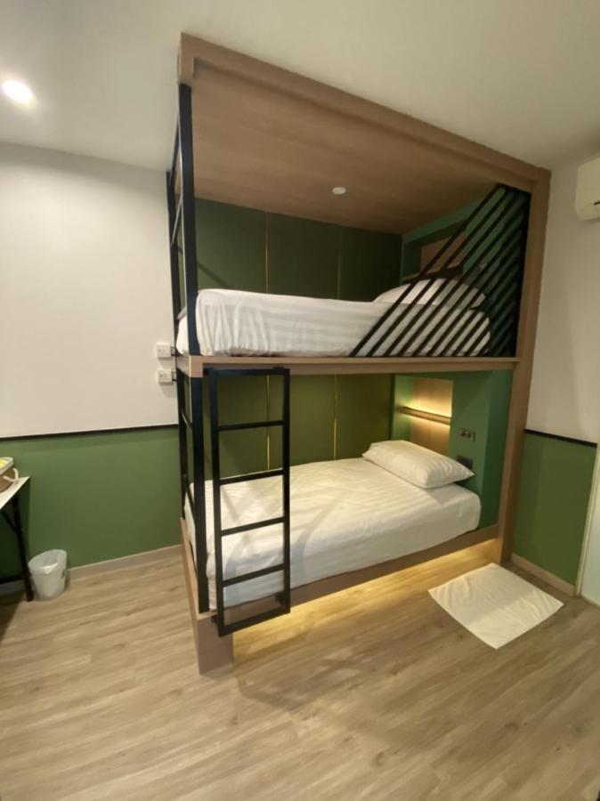 Malades House Hotel Bangkok Kültér fotó